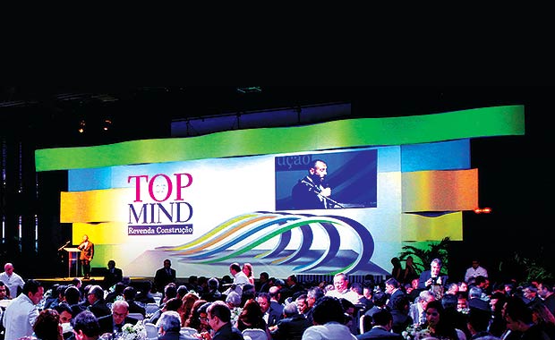 Evento Top of Mind - Projeção mapeada pela Class Produções