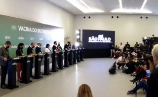 Primeira vacina no Brasil - Foto: Assessoria